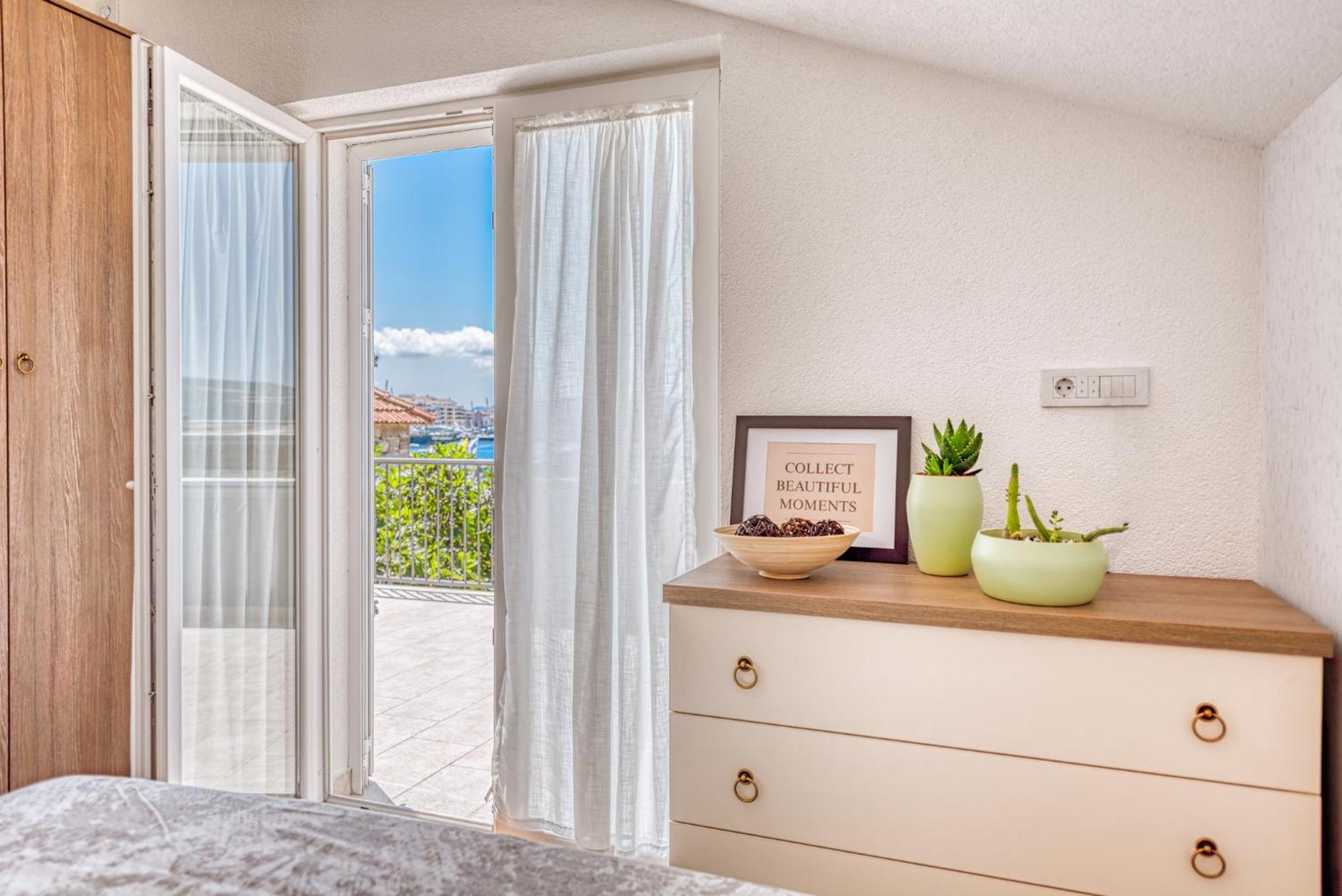 Miro Guesthouse Tivat Eksteriør billede