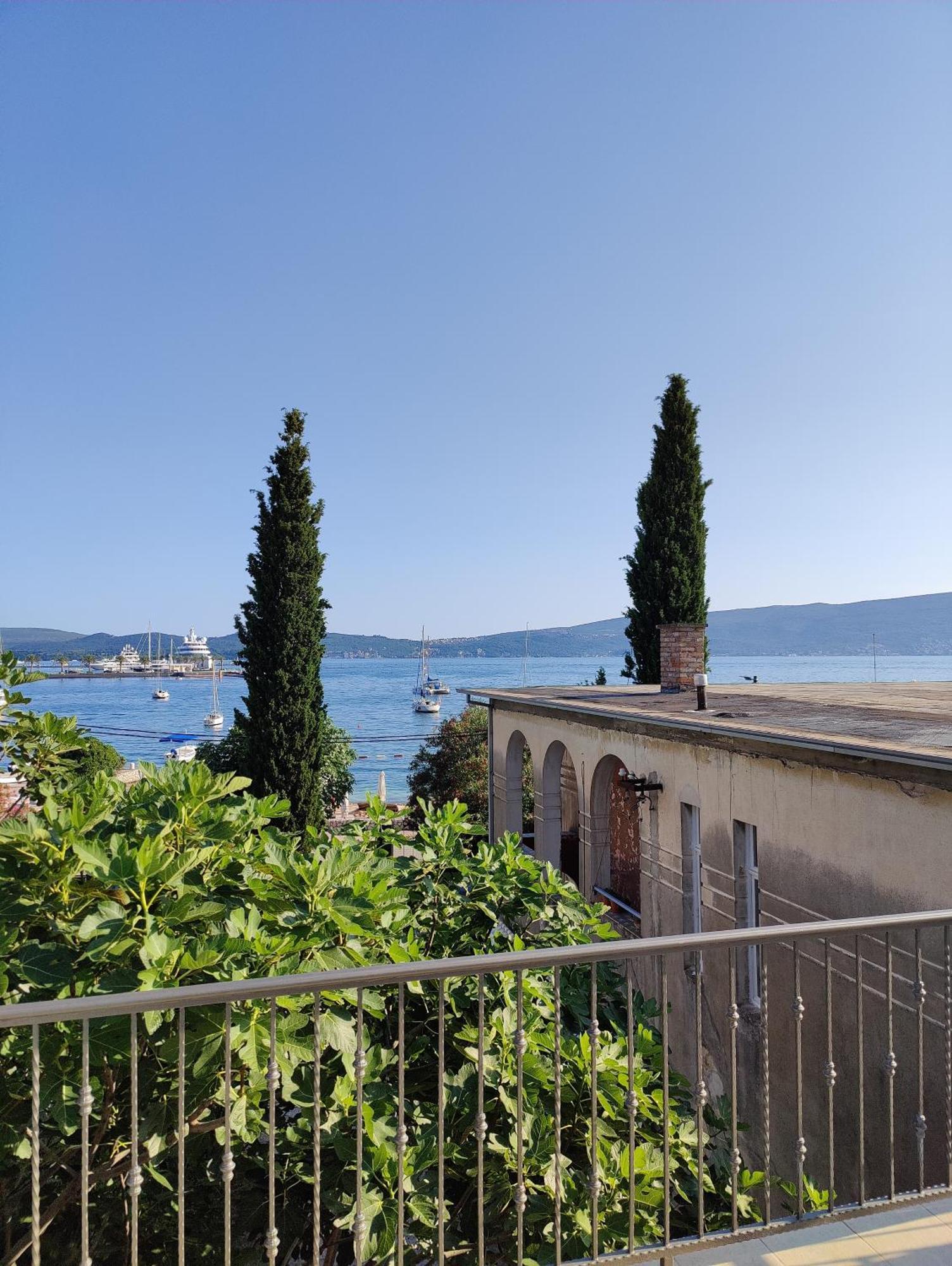 Miro Guesthouse Tivat Eksteriør billede